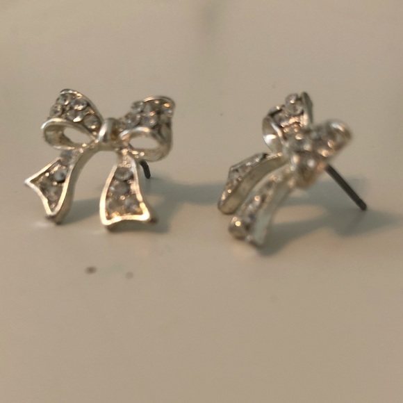Bow shaped earrings - Picture 2 of 2